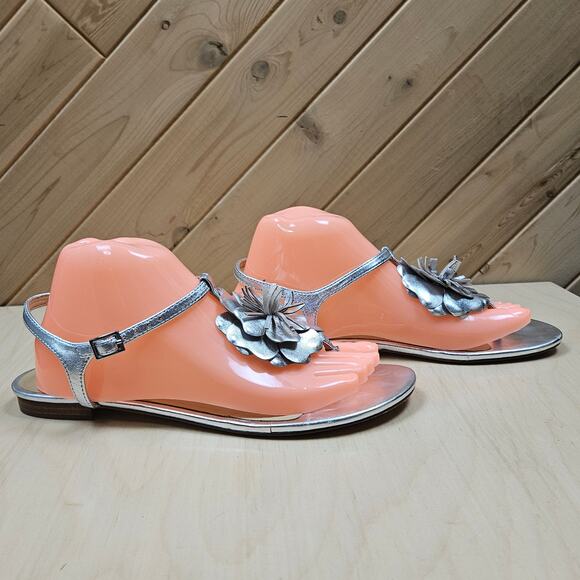 Talbots Women’s Flat Sandals Ankle Strap Silver Leather Flower Size 9.5 Summer - Picture 2 of 8